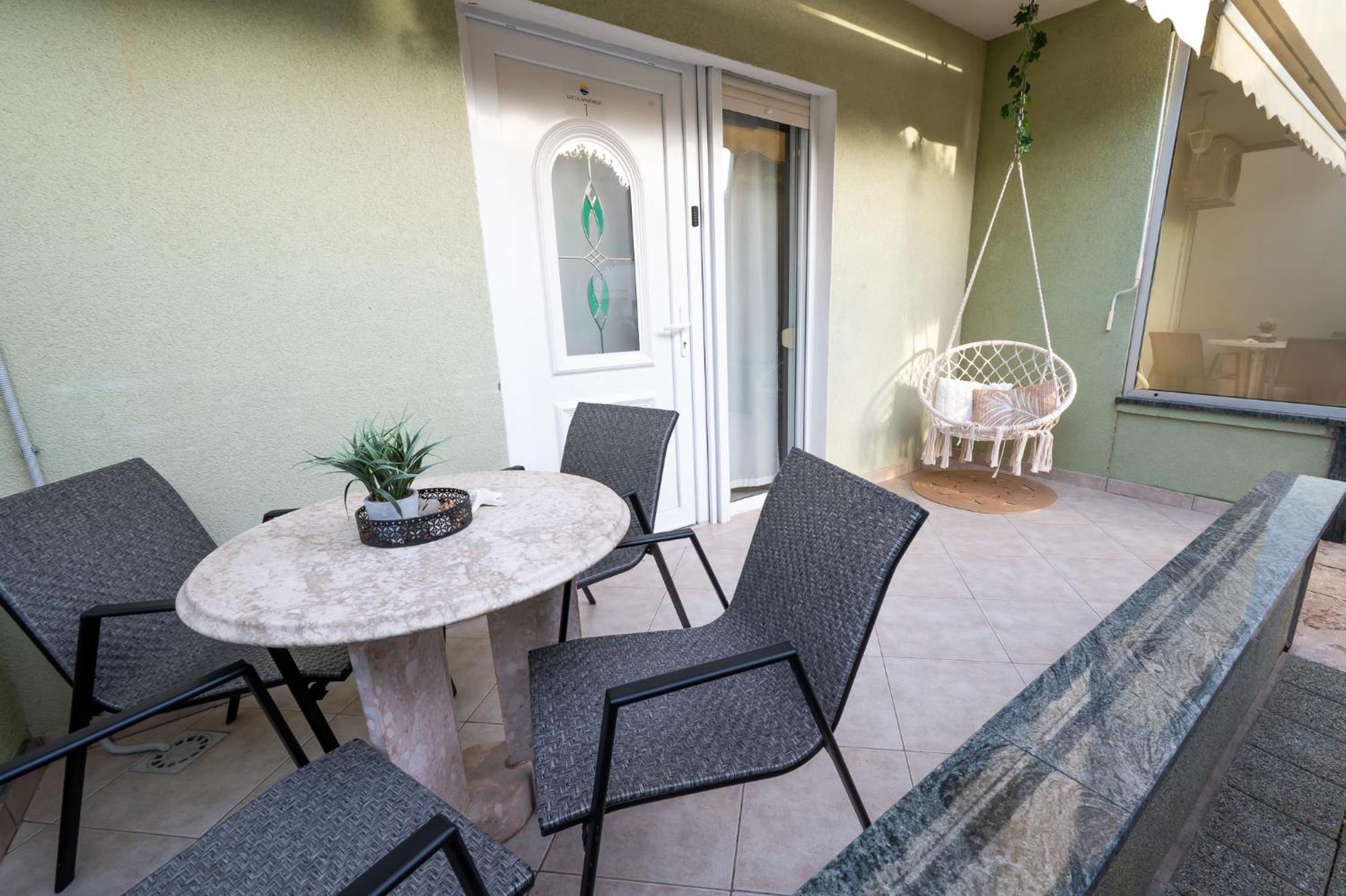 Locus Apartments Петрчане Экстерьер фото